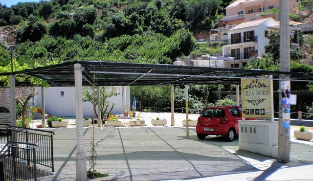 Villa Doris - 1 bedroom APARTMENT for 4 adults with shared sea view terrace in Dubrovnik
