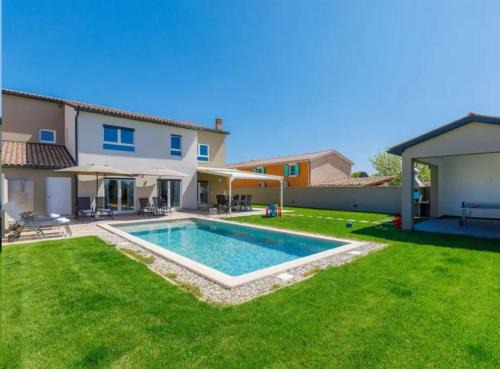 Villa Edi with heated pool