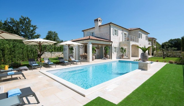 Villa Elena beautiful holiday home with private pool and sport courts for 8 guests in Ladici