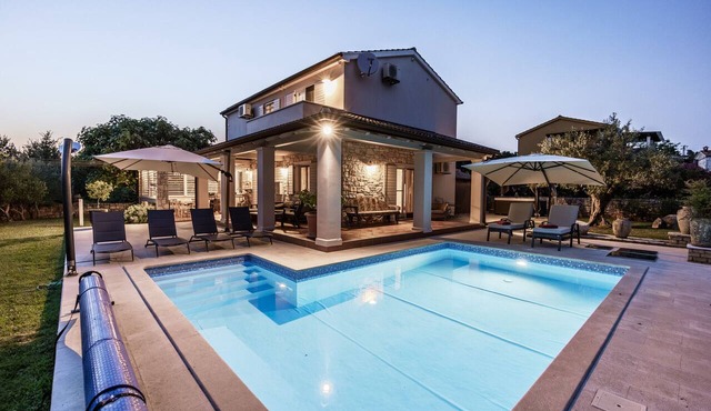 Villa Emely for 8 people near Poreč with heated pool & jacuzzi