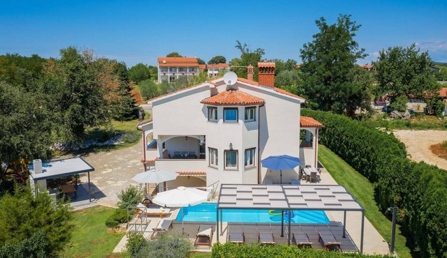 Villa Eufemia near Poreč with large garden and outdoor playground for kids