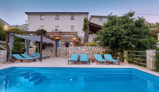 Villa Eugenia for 8 people with private pool & large garden only 3 km from the beach