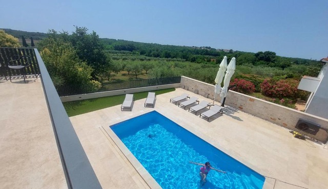 Villa FARO - new house, near beaches, heated pool, playroom, bbq, Salvore - Istria