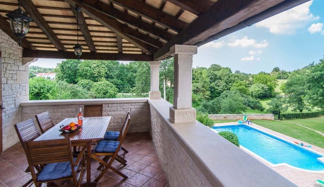 Villa for up to 8 persons, with private garden and pool in Kringa