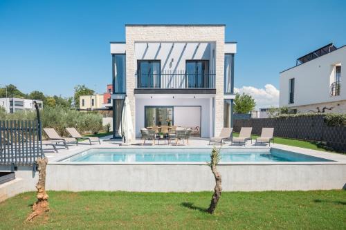 Villa Grota - Luxury 4-Bedroom Villa with Private Pool & Garden