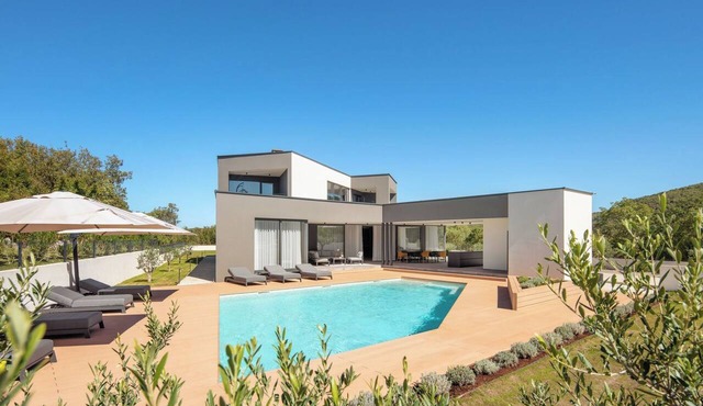 Villa H2 by Interhome in Labin