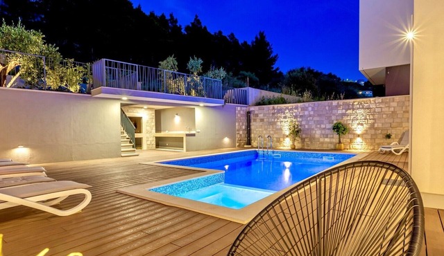 Villa Hermiona Luxury, heated private pool, elevator, jacuzzi in Podstrana