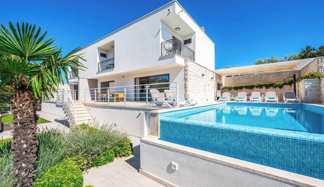 Villa High Life - Four Bedroom Villa, Sleeps 9 in Seget Vranjica