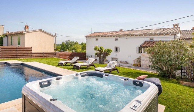 Villa Jona - Lovely villa with private pool, playroom and outdoor playground for kids