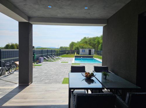 Villa Joy with Pool,Jacuzzi,E Auto Station in Sračinec