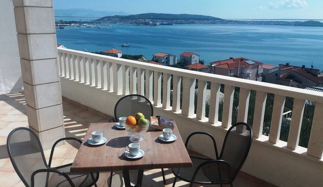Villa Julio spacious first floor apartment with a great terrace in Seget Donji