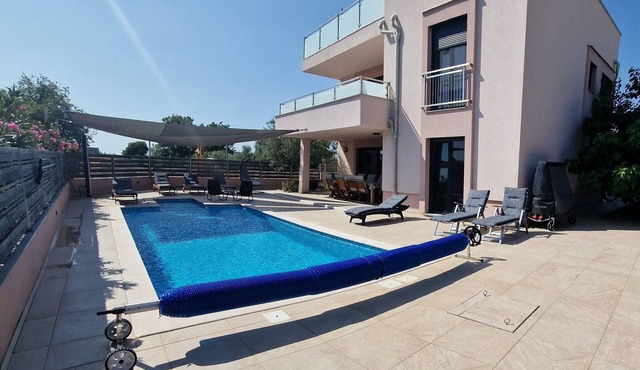 Villa Karizma - Sea View, Pool, Hot Tub, Brijuni, Peroj