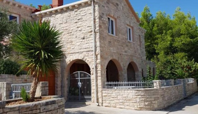Villa Kety - Three Bedroom Holiday Home with Terrace in Prigradica
