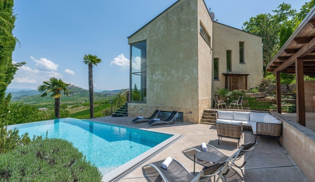Villa Le Grand Cru with infinity pool in Motovun