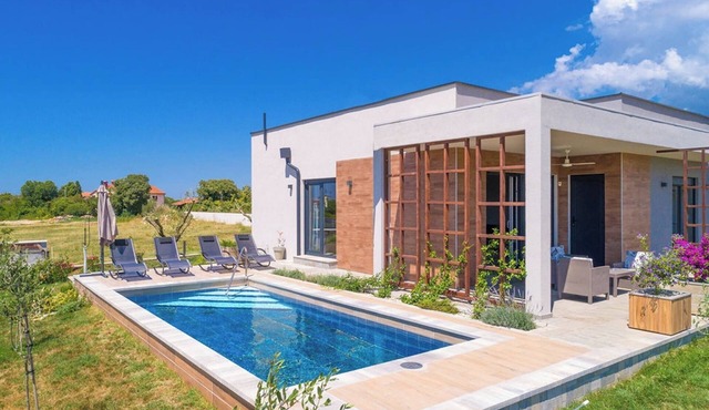 Villa Lily - Private Pool, Lovely Garden in Galižana