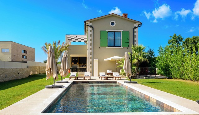 Villa Linnelle- Rovinj: saltwater pool and seaview! in Burići