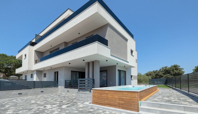 Villa Loreta near Fažana for 7 + 1 people with luxury private jacuzzi only 600 meters from sea
