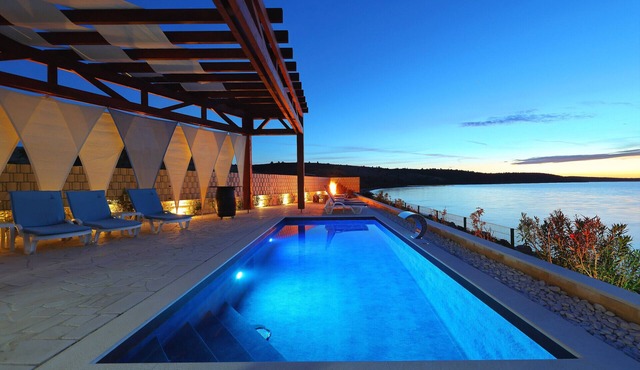 Villa Maritime with Pool by the Sea
