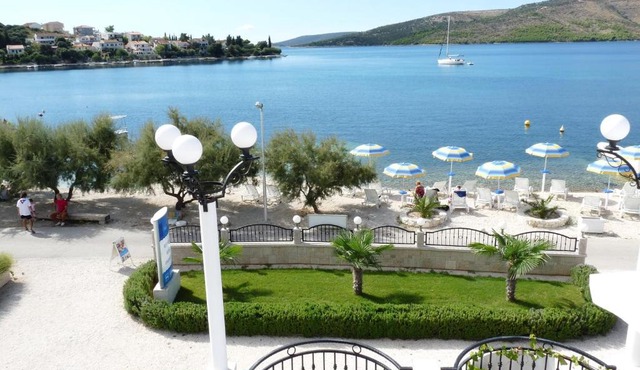 Villa Mediterana in Seget Vranjica