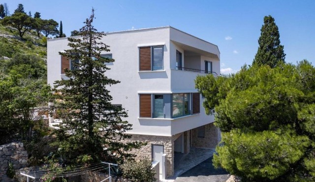 Villa Miramarina - Five Bedroom Villa