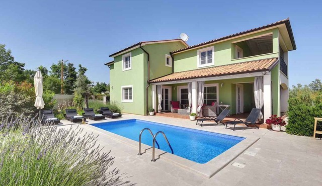 Villa mit Klimaanlage und Pool