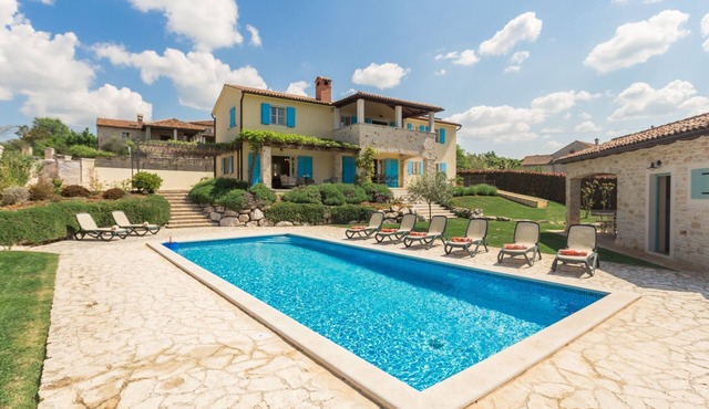 Villa mit Pool, Garten und Sommerküche by Interhome