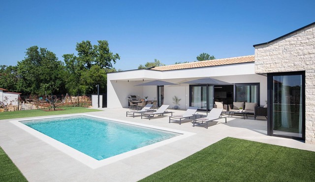 Villa Moel - 4 Persons, 2 Bedrooms, Barbecue, Private Pool in Loborika