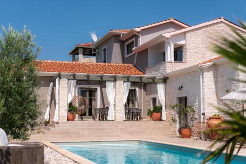 Villa Moonlight 2 for 12 persons near Poreč with private heated pool - 45 m2 & playground in Višnjan