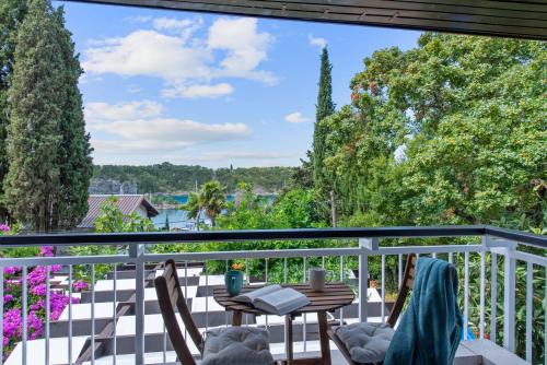 Villa Nada, green paradise by the sea and beaches in Omišalj
