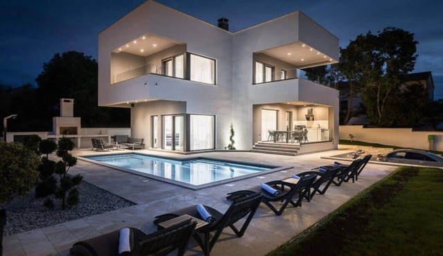 Villa Nalani in Rakalj for 6 people with private pool & sauna