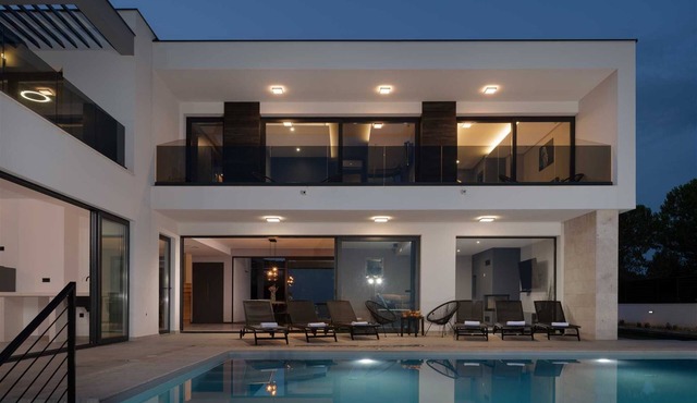 Villa Nino with padel court in Kakma