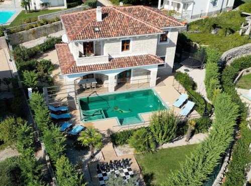 Villa NOAH - 4 bedrooms, 4 bathrooms, heated inside pool, jacuzzi, sauna, gym