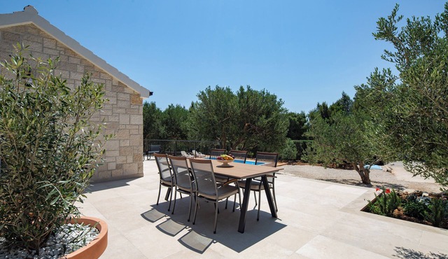 Villa Olea Lux – Elegant 3-Bedroom Villa with Pool in Bol,AC, wifi, in Croatia in Bol