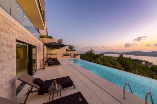 Villa Orasac Waterfront 1 5 Bedroom Dubrovnik Villa in Orasac