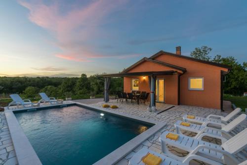 Villa Pendolina with Private Pool in Buje