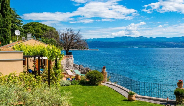 Villa Perfect house beachfront by Villas Guide in Lovran