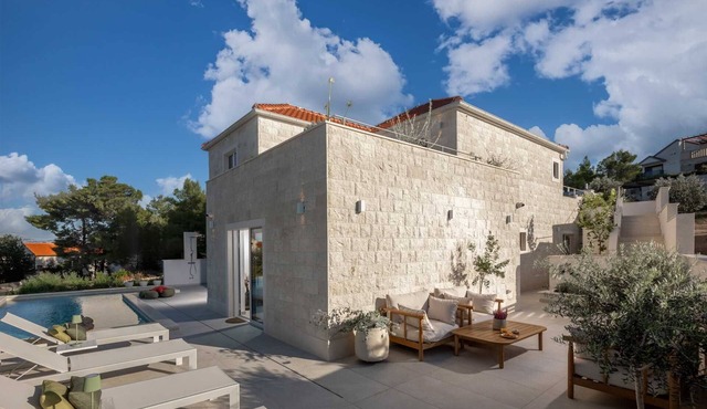 Villa Petra Stella with Pool in Splitska