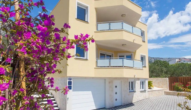 Villa Rocco del Mare - Seven bedroom Villa with the pool in Kastel Gomilica