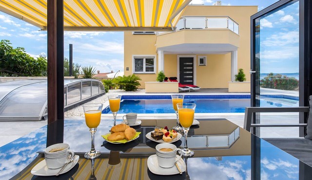 Villa 'Rocco-Salzwasserpool-Split' with Wi-Fi in Kaštel Gomilica