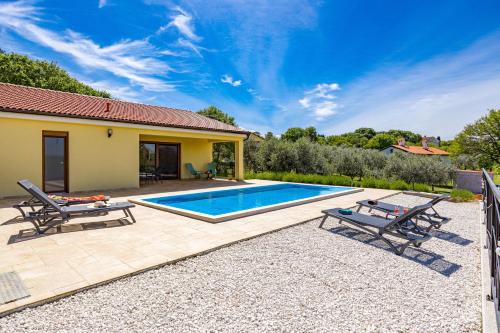 Villa Rok with Private Pool & Sunset Views near Pula
