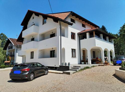 Villa Roko - Gacka apartments in Otočac