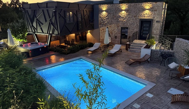Villa sa bazenom i jacuzzijem u Dalmatinskoj zagori na 20 min od Splita in Biorine