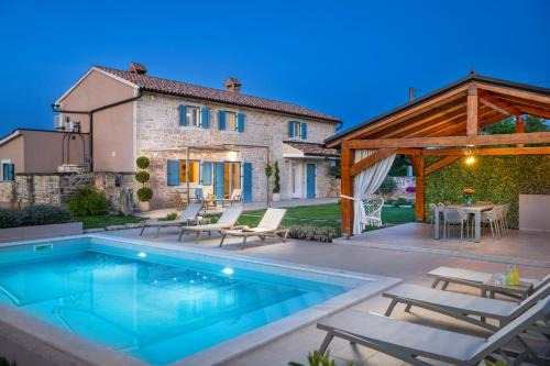 Villa San - Family oasis with pool - kids always in sight
