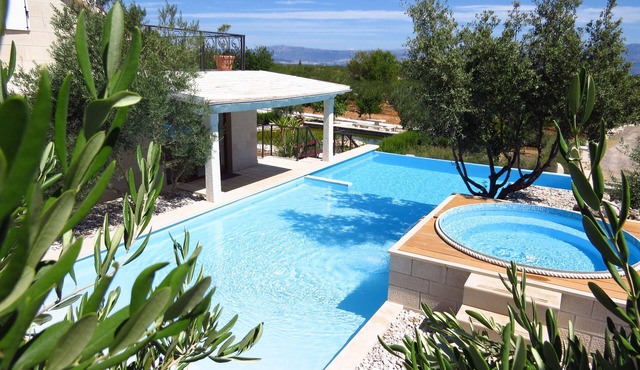 Villa Sea Orchard Sutivan 10% DISCOUNT FOR THE ENTIRE 6. AND 9. TH MONTH. in sutivan