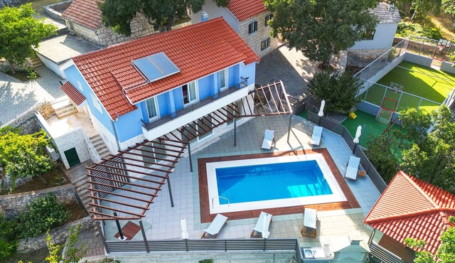 Villa Sena – Private 5-Bedroom Villa with Pool in Lovrec