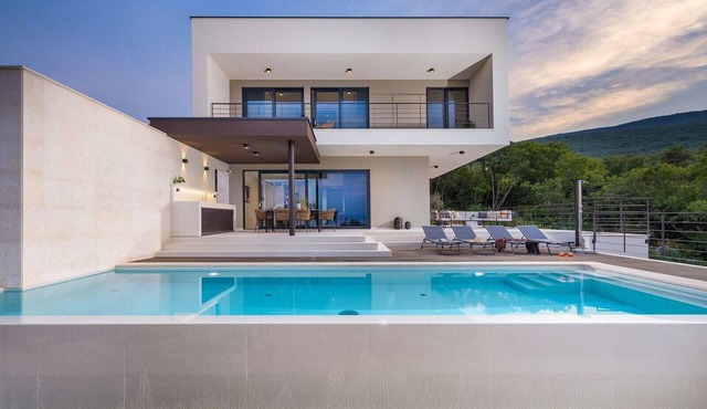 Villa Serenis – Elegant Modern Villa with Private Pool and Stunning Sea View