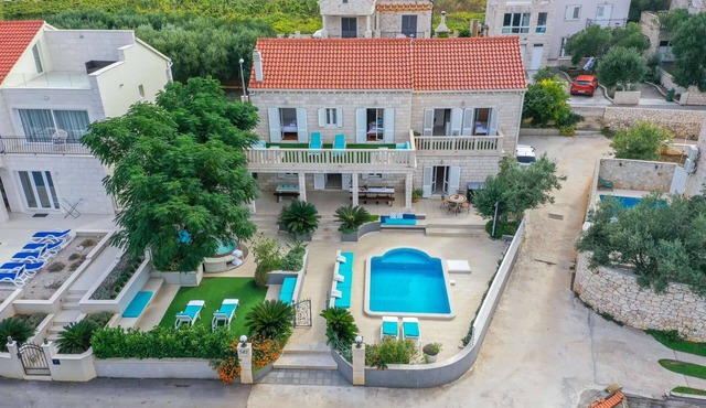 Villa Southern Beauty - six bedroom villa with a pool and jacuzzi on Island Korčula in Lumbarda