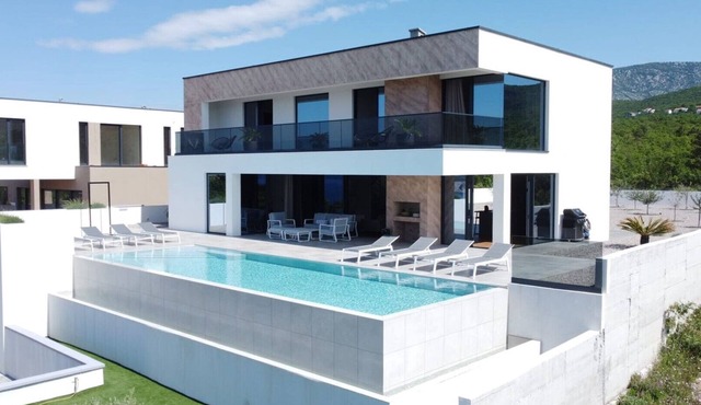 Villa Staza valova - luxury villa near the beach, offers heated pool and amazing sea view in Jadranovo