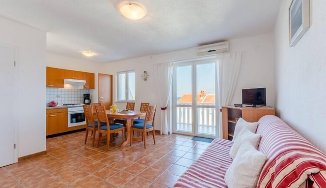 Villa Stella - Two Bedroom Apartment with Balcony and Sea View (Carla) in Splitska