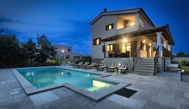 Villa Stokovci with large private yard